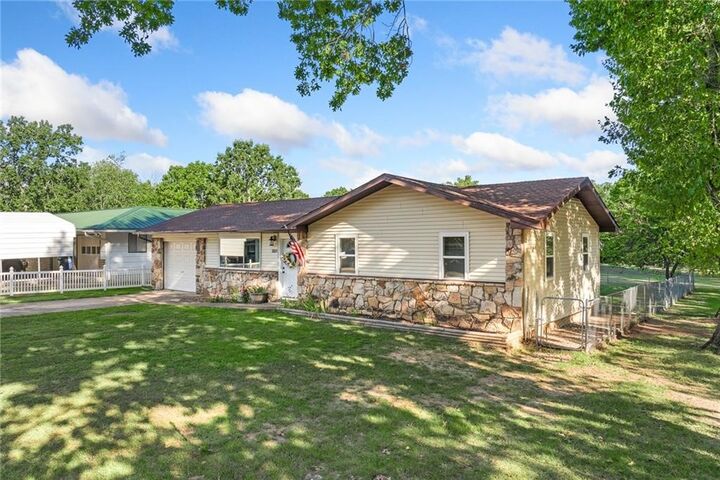 323 Pine Street  Lead Hill AR 72644 photo