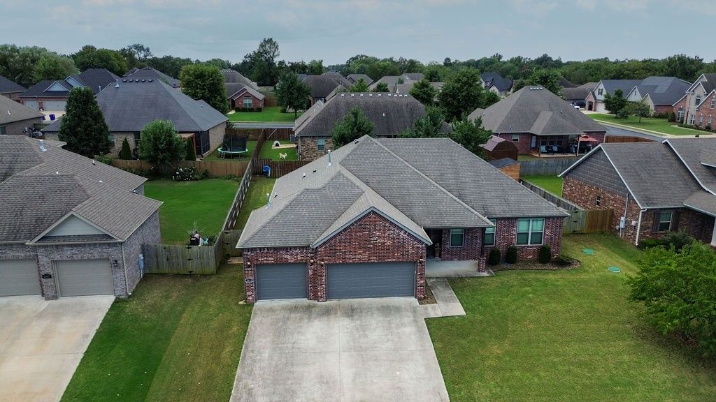Property Photo:  2011 Venice Avenue  AR 72745 