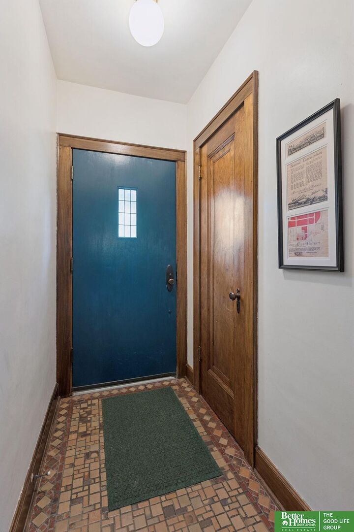 Property Photo:  2611 N 51 Avenue  NE 68104 