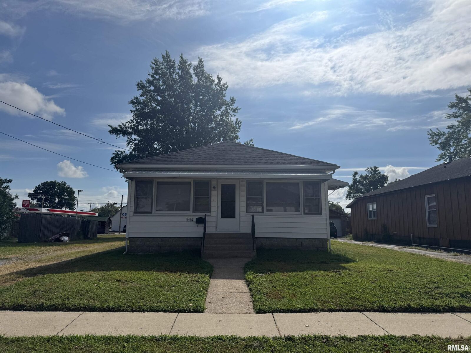 Property Photo:  1107 N State Street  IL 62959 