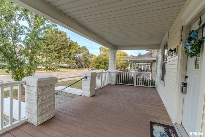 Property Photo: 839 6th Avenue South IA 52732