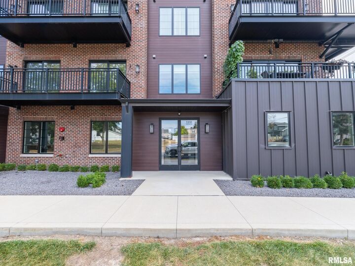 Property Photo:  1310 E Samuel Avenue 3-F  IL 61616 