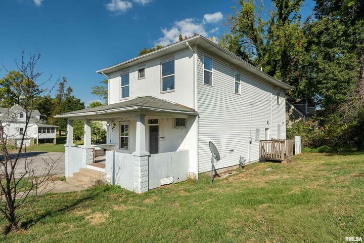 609 S Poplar Street  Carbondale IL 62901 photo