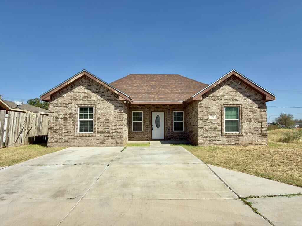 Property Photo: 906 N Weatherford St TX 79701