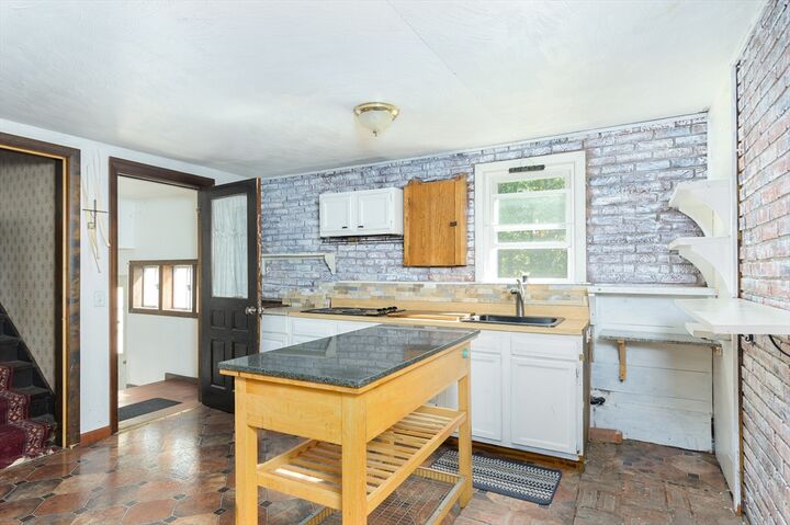 Property Photo: 34 Putnam Lane MA 01520