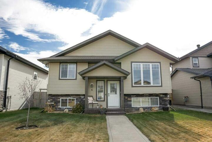 6 Coachill Street  Blackfalds AB T4M 0A9 photo