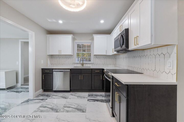 Property Photo: 3206 Tulip Lane PA 18302