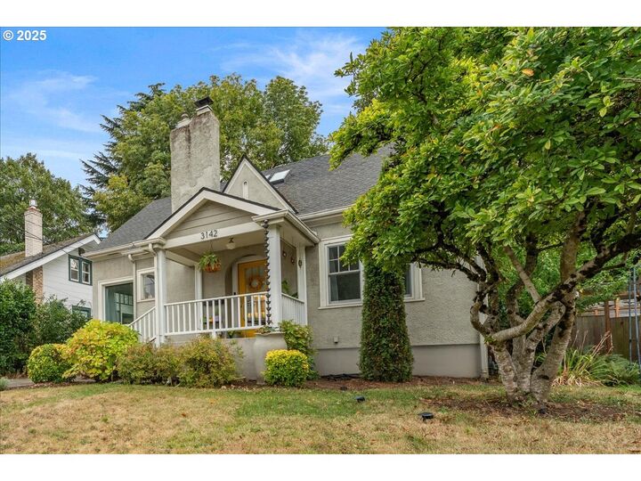 Property Photo:  3142 NE Wasco St  OR 97232 