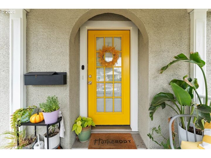 Property Photo:  3142 NE Wasco St  OR 97232 