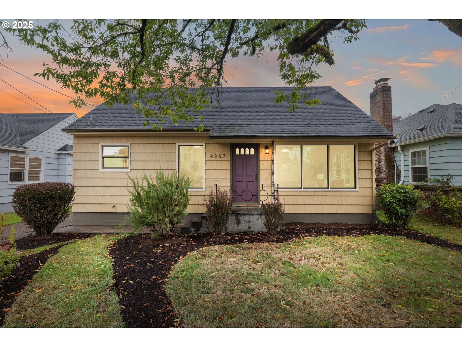 Property Photo:  4257 NE Going St  OR 97218 