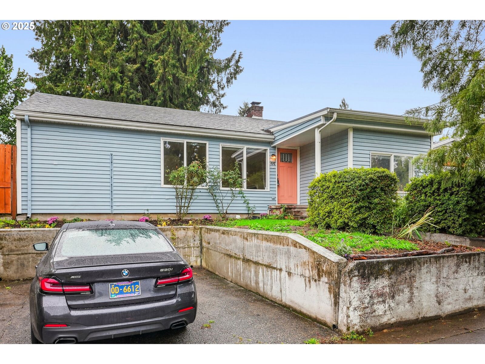 Property Photo: 44 NE Lombard St OR 97211