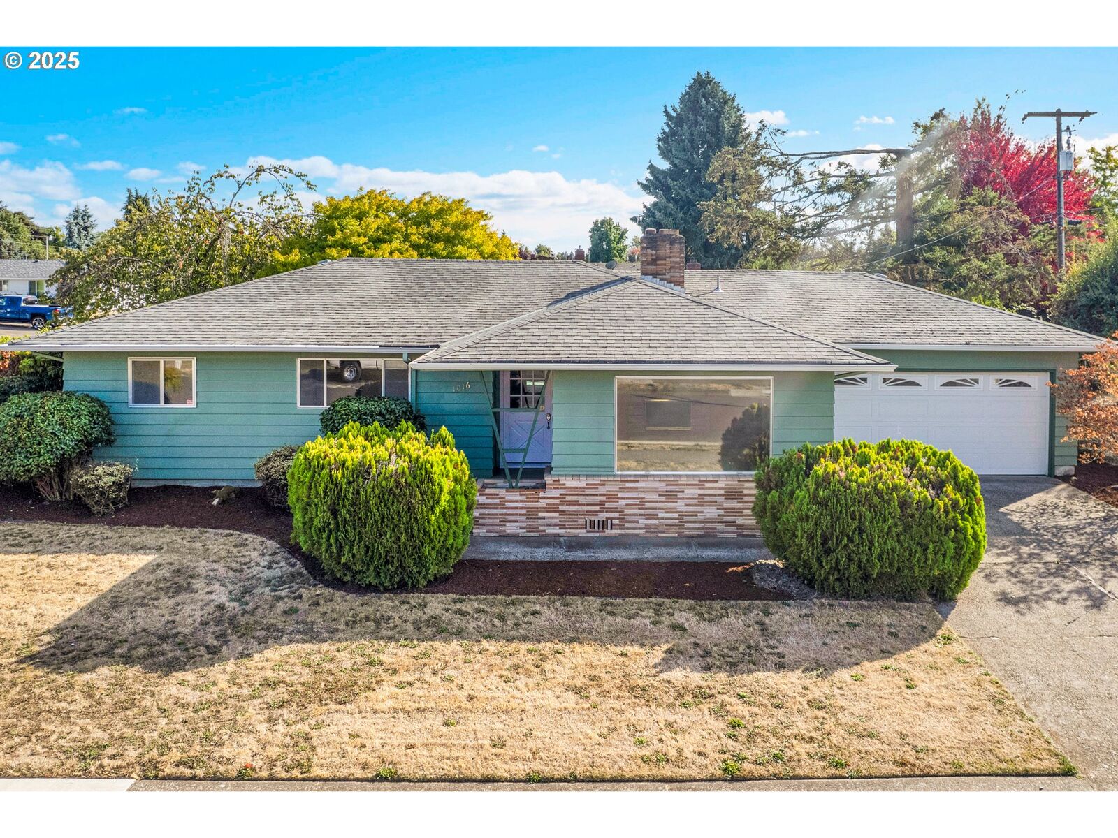 Property Photo:  1016 24th Ave SE  OR 97322 