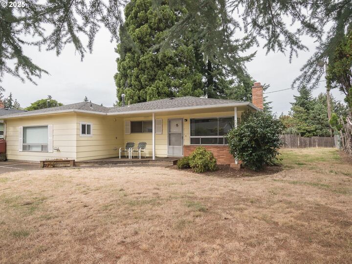 Property Photo:  14351 SE Brooklyn St  OR 97236 