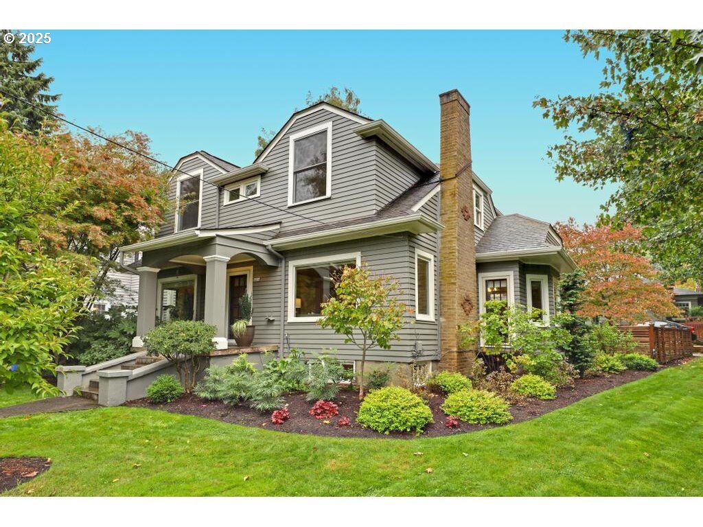 Property Photo:  4204 NE Hassalo St  OR 97213 