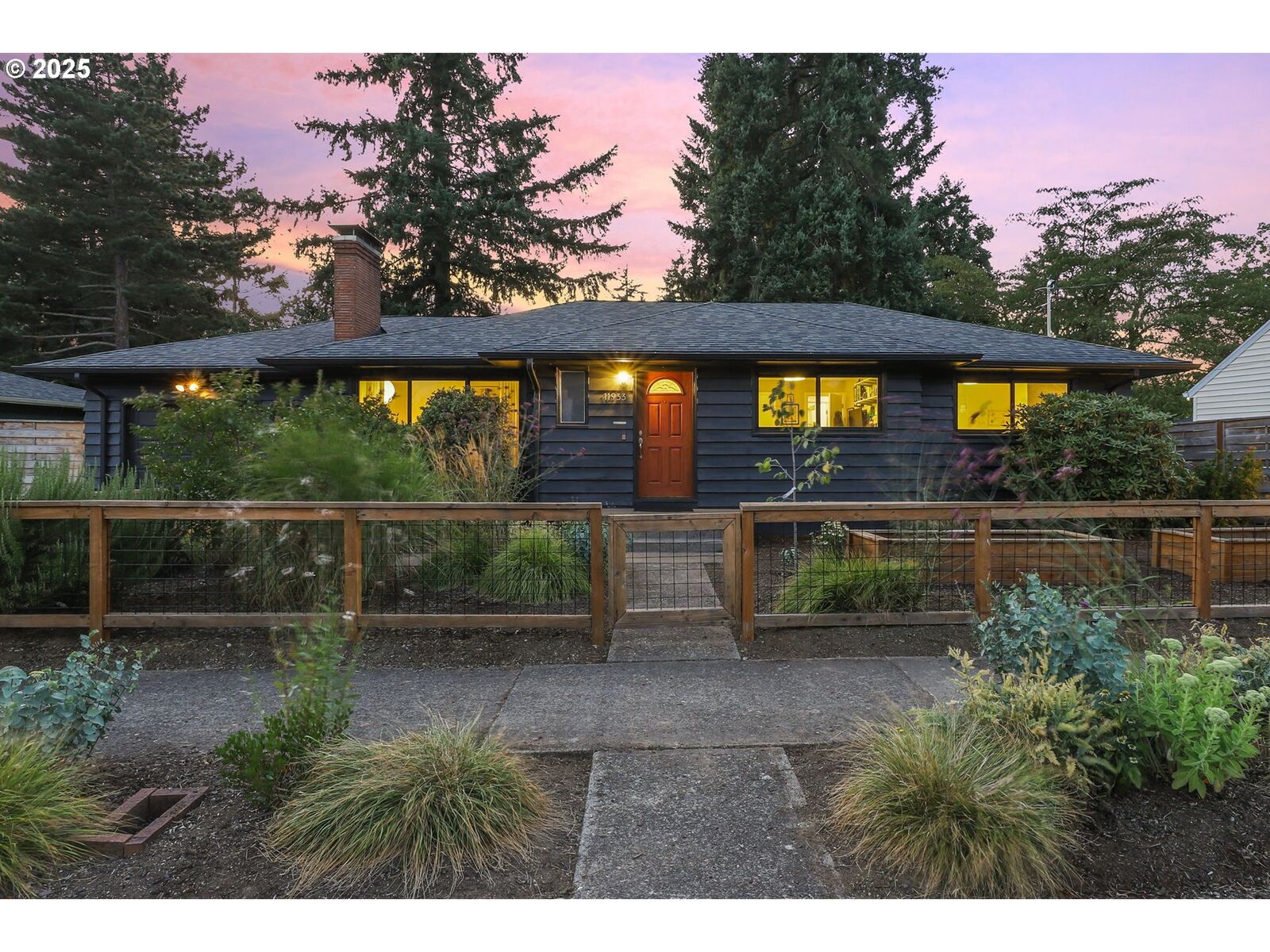 Property Photo:  11933 SE Madison St  OR 97216 