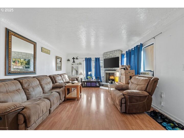 Property Photo:  6120 N Montana Ave  OR 97217 