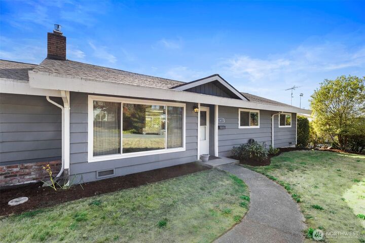 Property Photo:  1413  Lindberg Place  WA 98310 