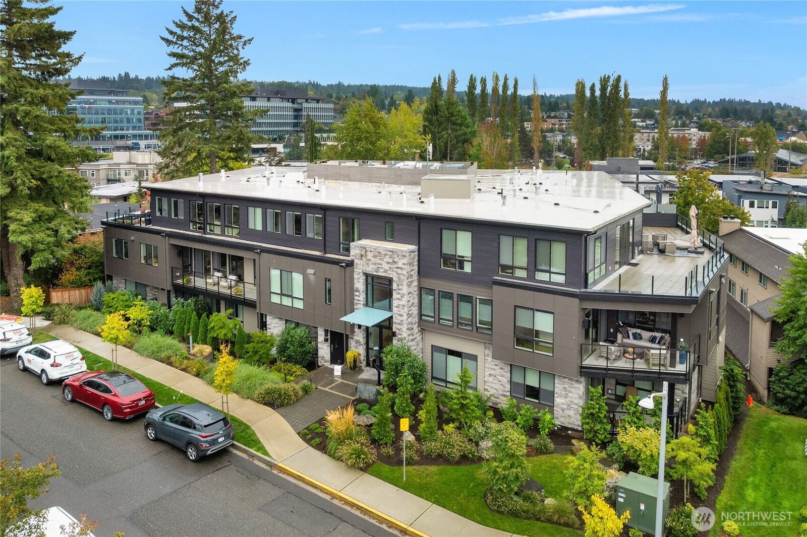 Property Photo:  317  5th Avenue 103  WA 98033 