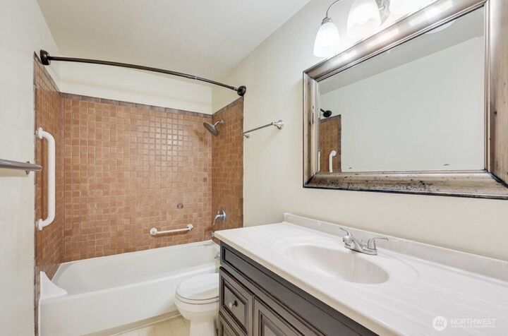 Property Photo:  220 SW Clark Street B101  WA 98027 