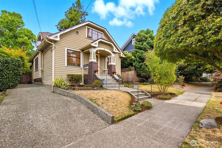 Property Photo:  4417  Thackeray Place NE  WA 98105 