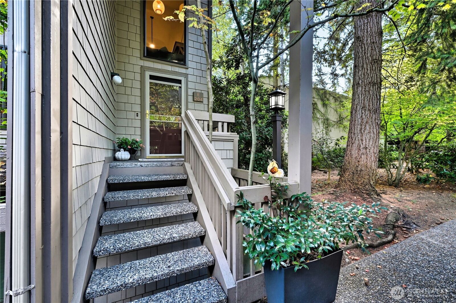 Property Photo:  13730  15th Avenue NE E204  WA 98125 
