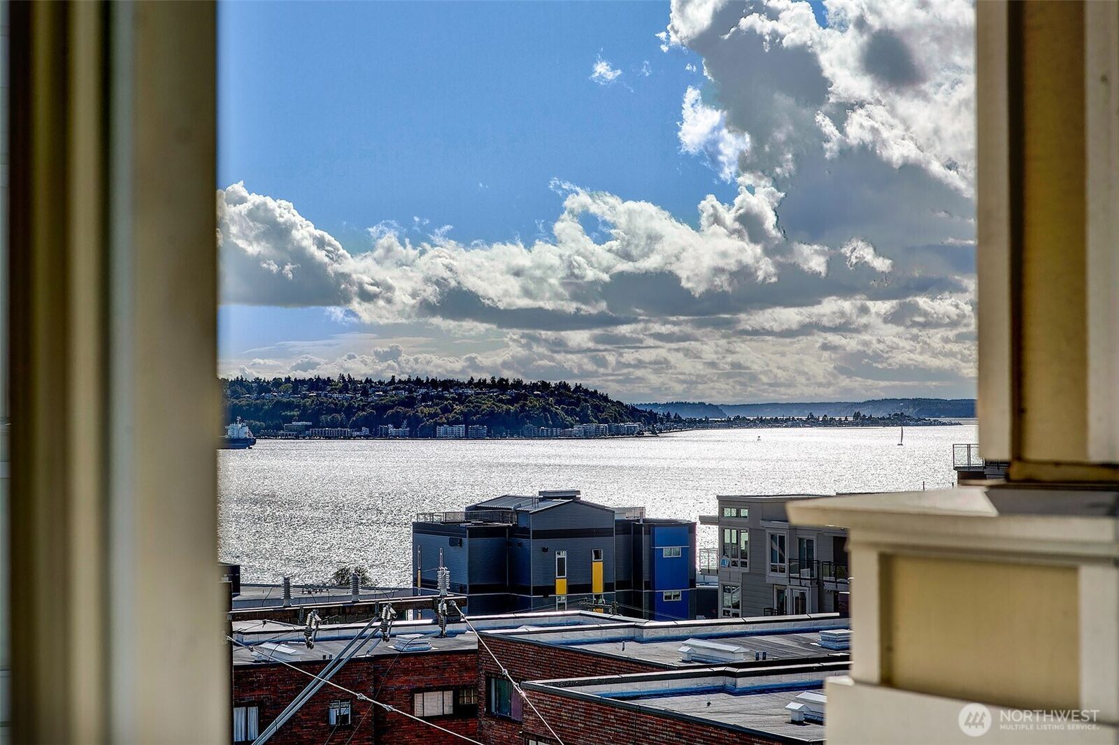 Property Photo:  530  4th Avenue W 502  WA 98119 