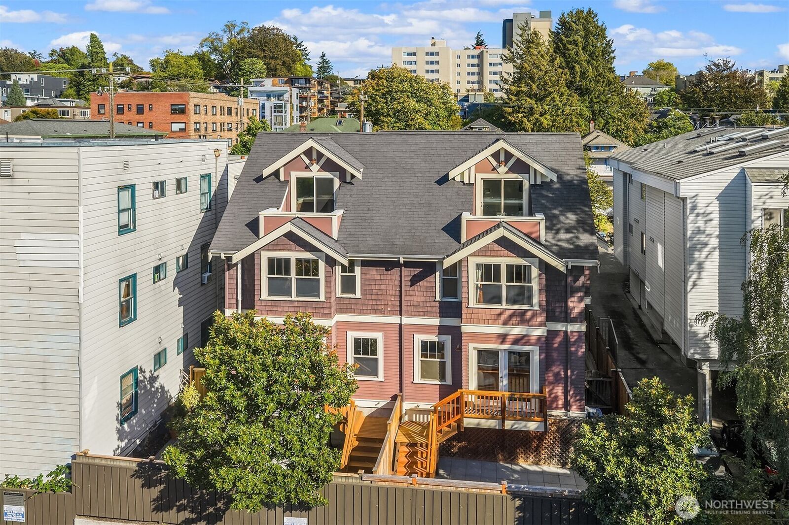 Property Photo: 527 11th Avenue E A WA 98102
