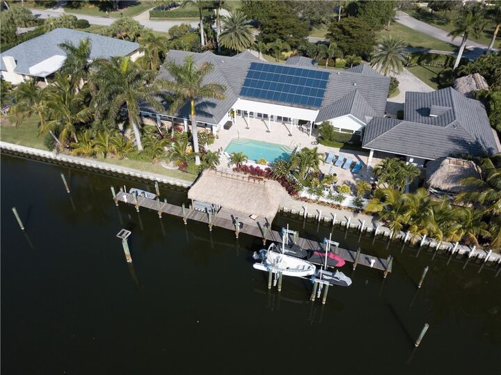 Property Photo: 2105 Windward Way FL 32963