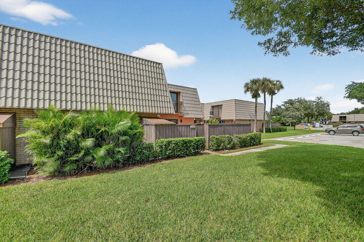 Property Photo:  5122 51st Way  FL 33409 