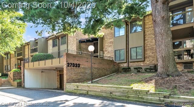 Property Photo:  27333 Arborway Road 37  MI 48033 