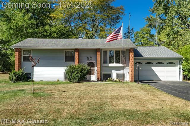 Property Photo:  822 Manzano Drive  MI 48390 