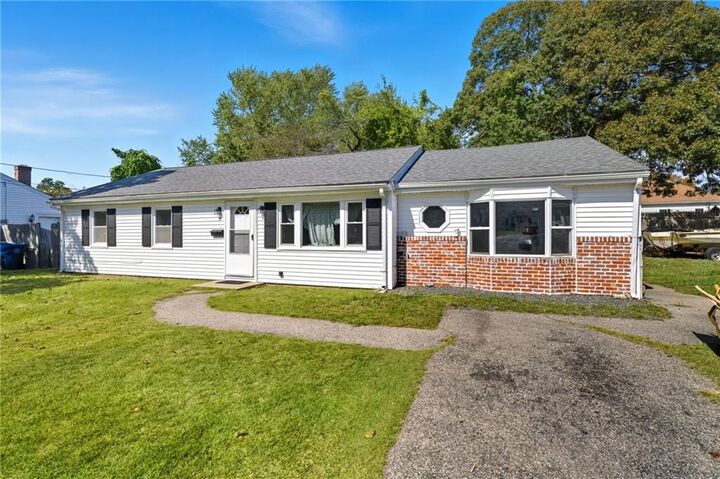 Property Photo:  9 Dunbar Court  RI 02886 