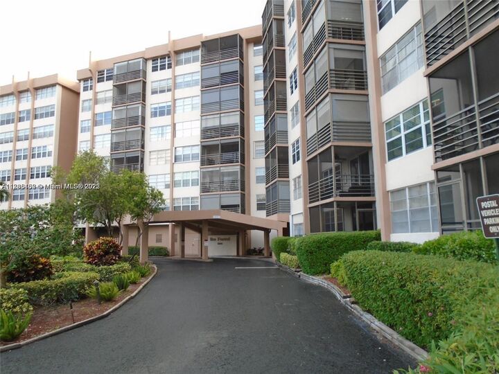 Property Photo: 1400 Saint Charles Pl 222 FL 33026
