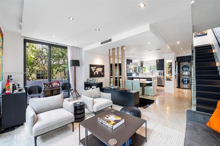 Property Photo: 1024 Lenox Ave 8 FL 33139