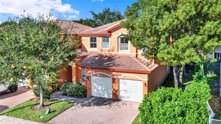 Property Photo:  8450 NW 113th Psge  FL 33178 