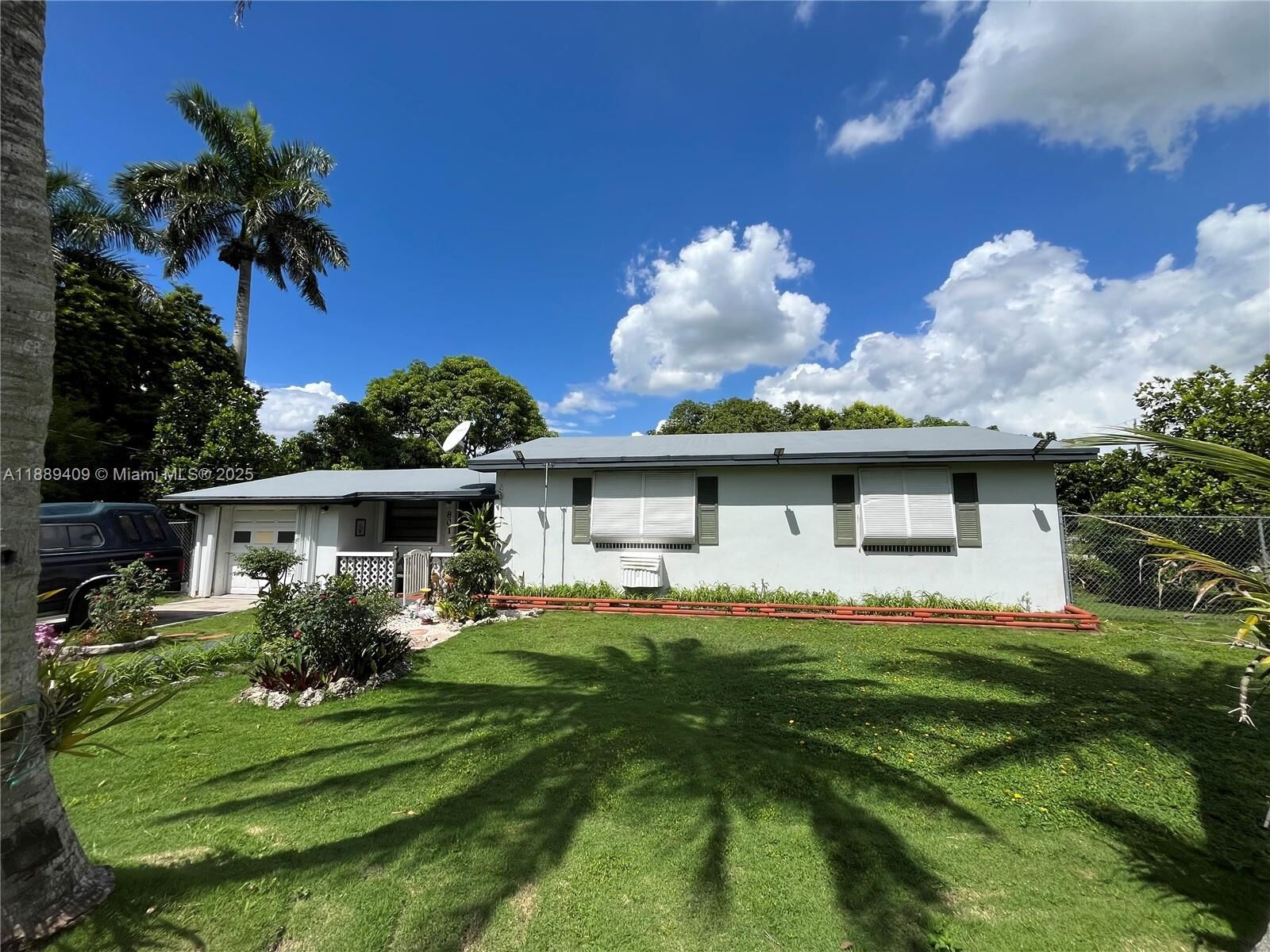 Property Photo:  801 NW 12th St  FL 33030 