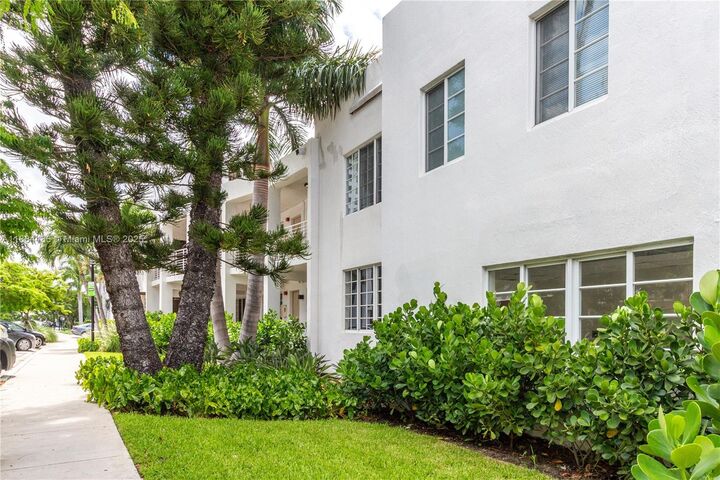 Property Photo: 1241 14th St 9 FL 33139