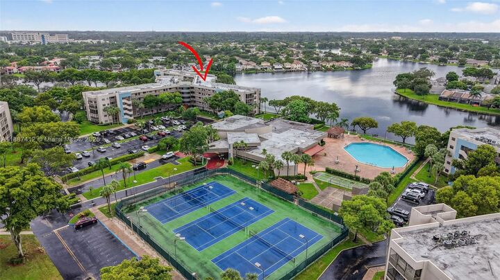 Property Photo: 1100 Colony Point Cir 205 FL 33026