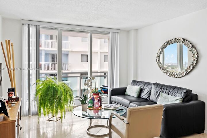 Property Photo: 6917 Collins Ave 1512 FL 33141
