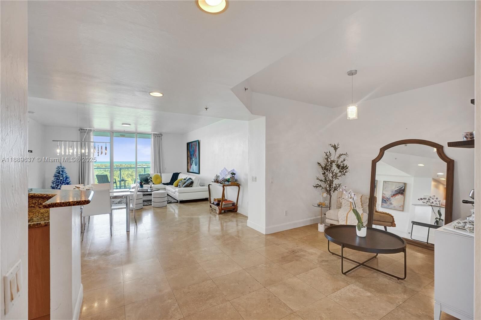 Property Photo: 14951 Royal Oaks Ln 1704 FL 33181