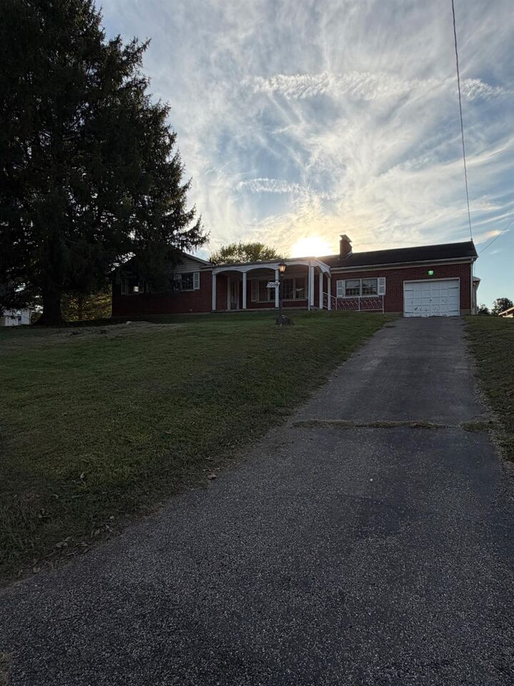 1009 Nowlin Avenue  Lawrenceburg IN 47025 photo