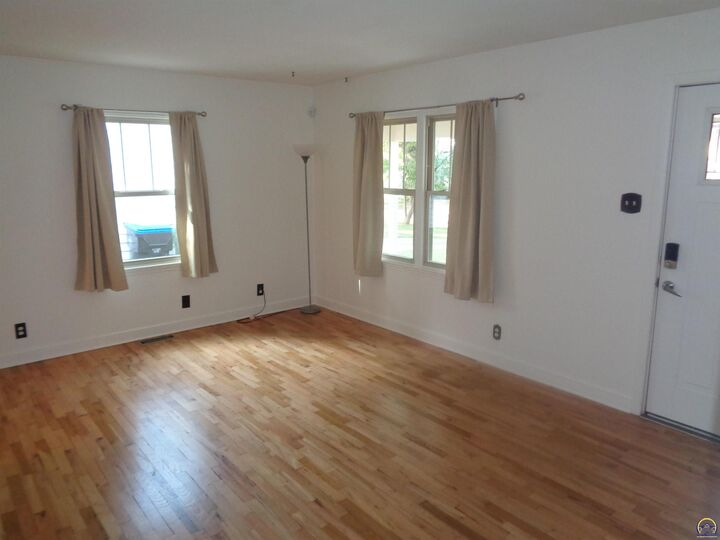 Property Photo: 2028 SW Stone Ave KS 66604