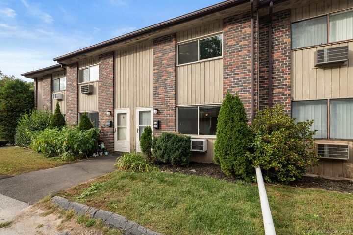 Property Photo:  218 Oakville Avenue Apt C  CT 06708