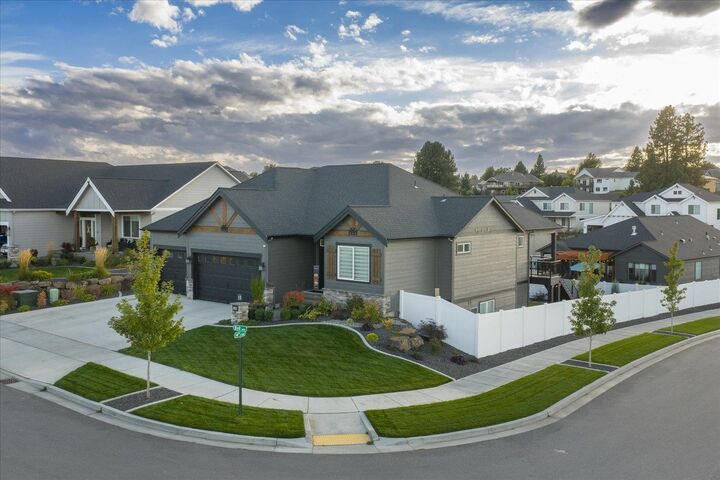 Property Photo:  1402 S Bell Rd  WA 99016 