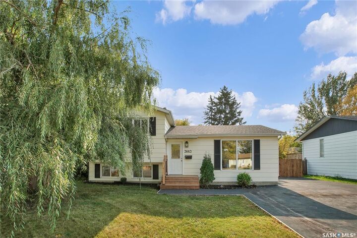 Property Photo:  3663 Fairlight Drive  SK S7M 4L7 