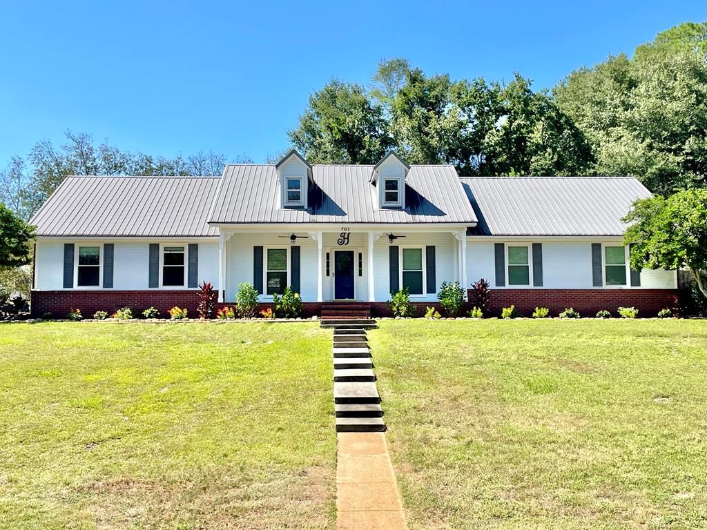 Property Photo:  701 Summerrain Terrace  AL 36303 