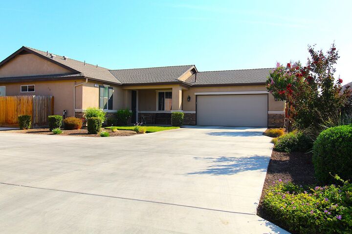 134 W Kimball Avenue  Visalia CA 93277 photo