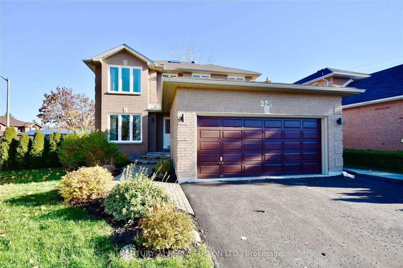 Photo de la propriété:  251 Livingstone Street W  ON L4N 6Z4 