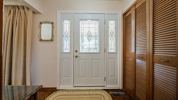 Property Photo:  15 Acorn Lane  ON N3R 3P3 