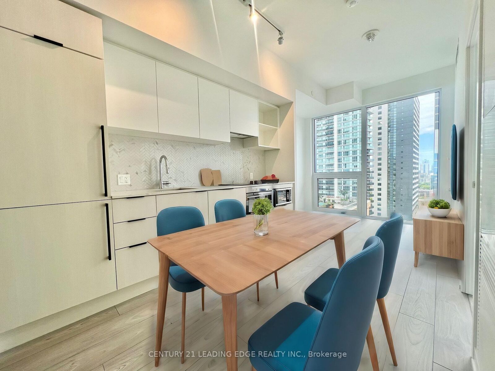 Property Photo:  82 Dalhousie Street 2002  ON M5B 0C5 